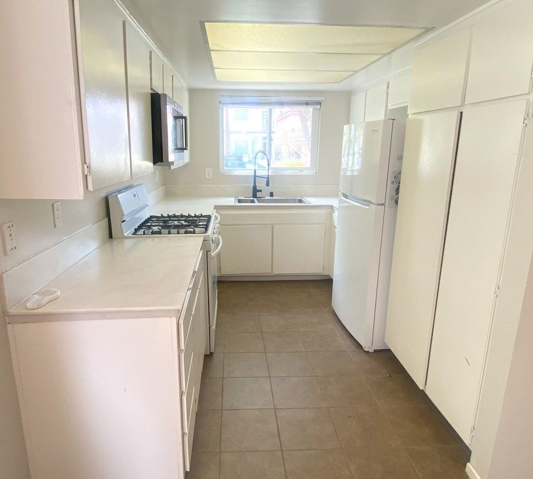 24212 Park St - Photo 2 of 15