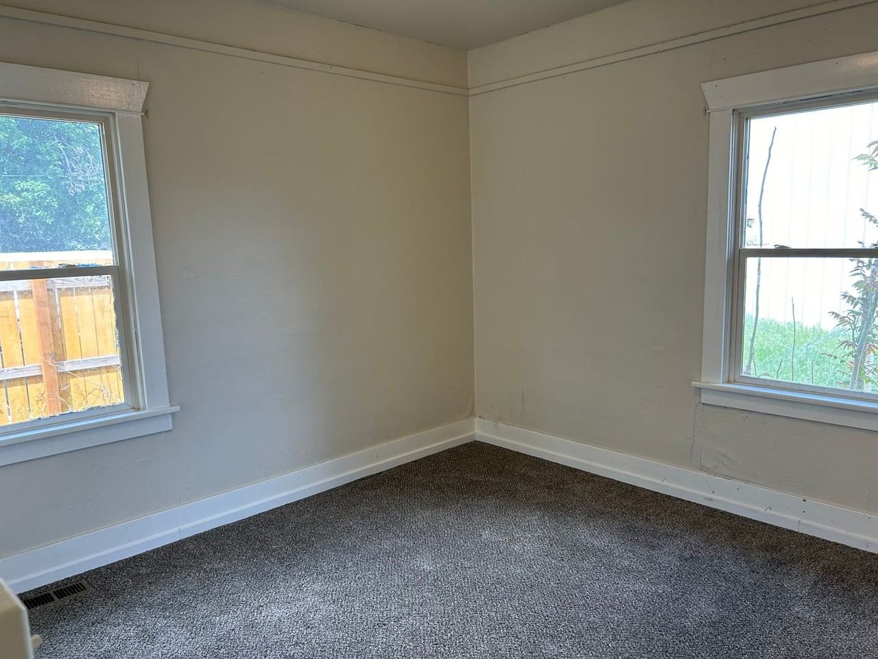 4708 N Lee St - Photo 5 of 7