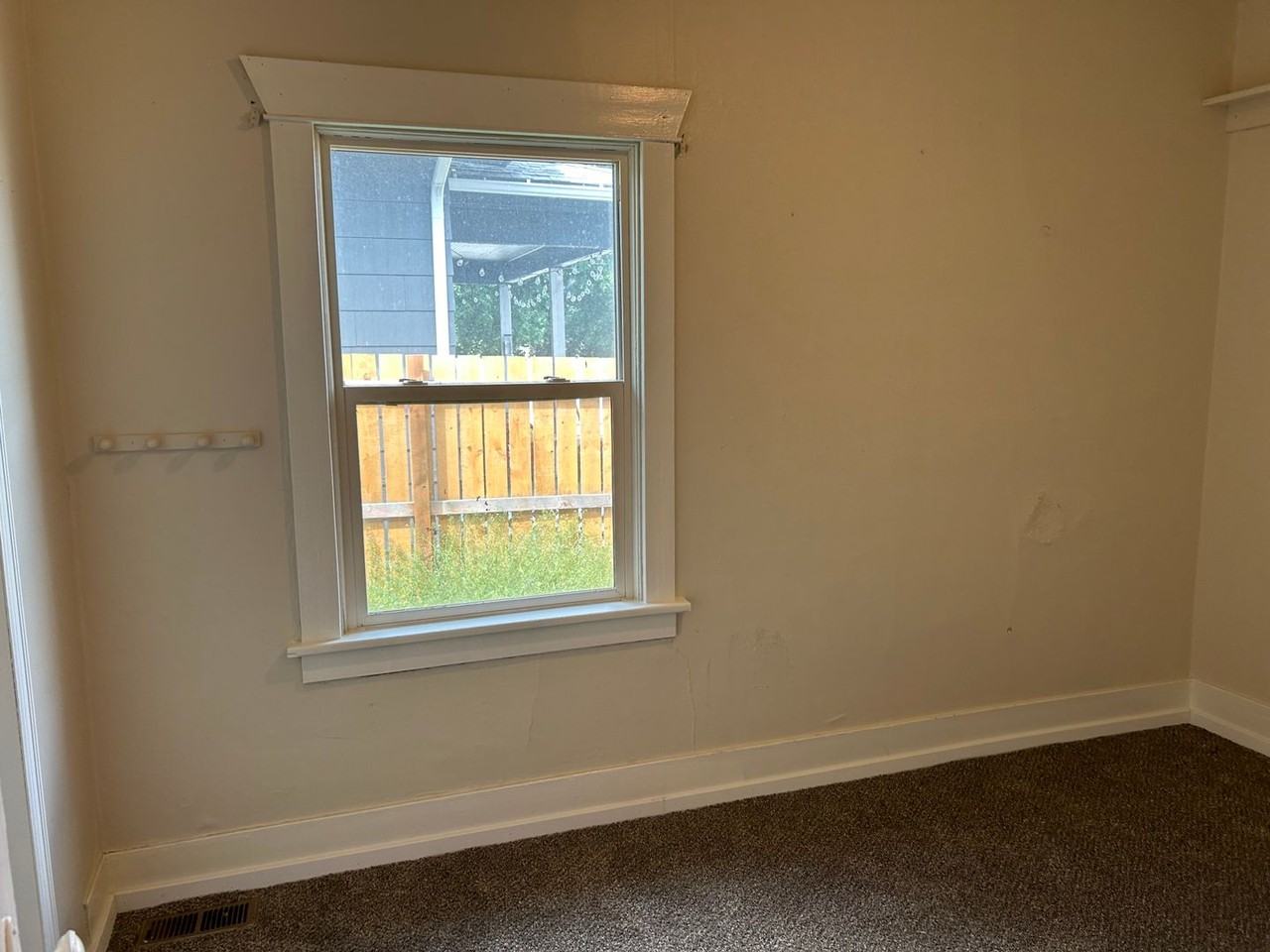 4708 N Lee St - Photo 6 of 7