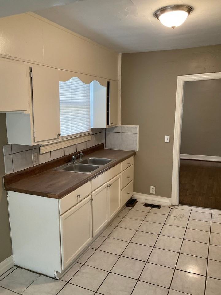 920 47th Street - Photo 2 of 11