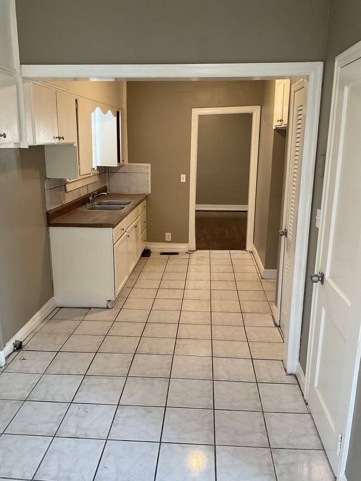 920 47th Street - Photo 4 of 11