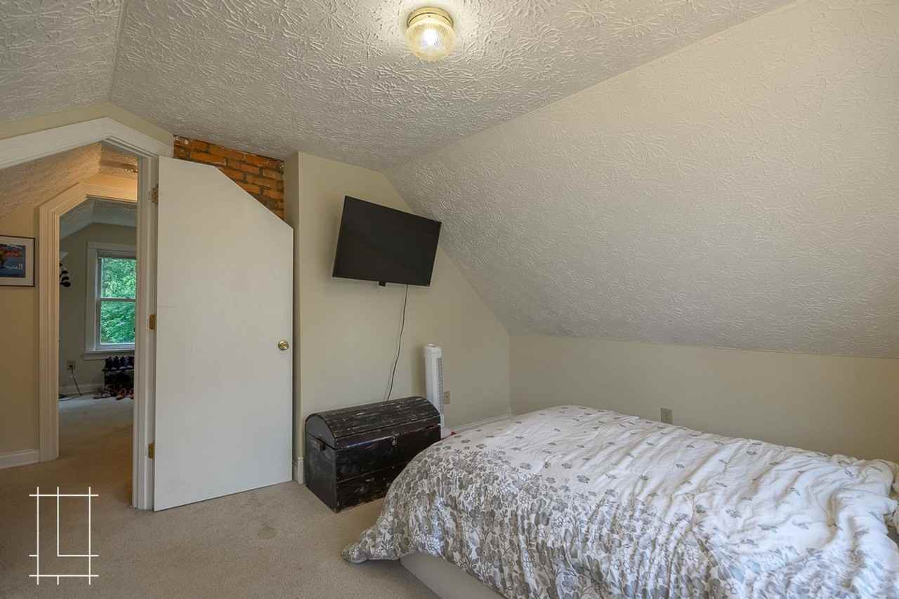 250 Detroit Ave - Photo 4 of 18