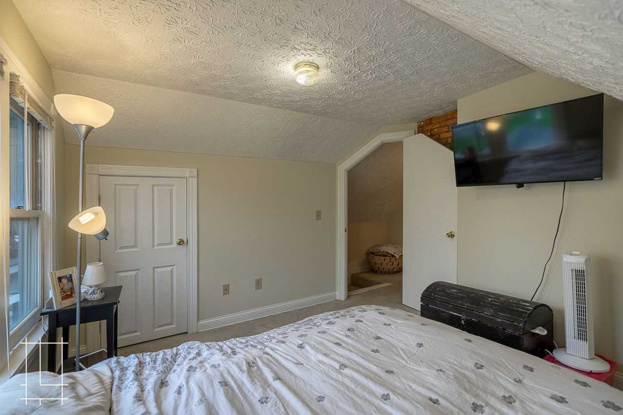 250 Detroit Ave - Photo 5 of 18