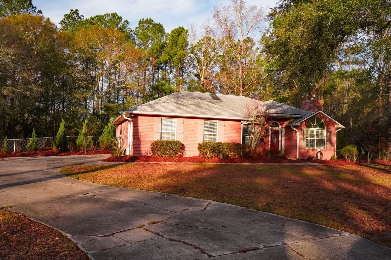 257 Arcadia Dr - Photo 2 of 32