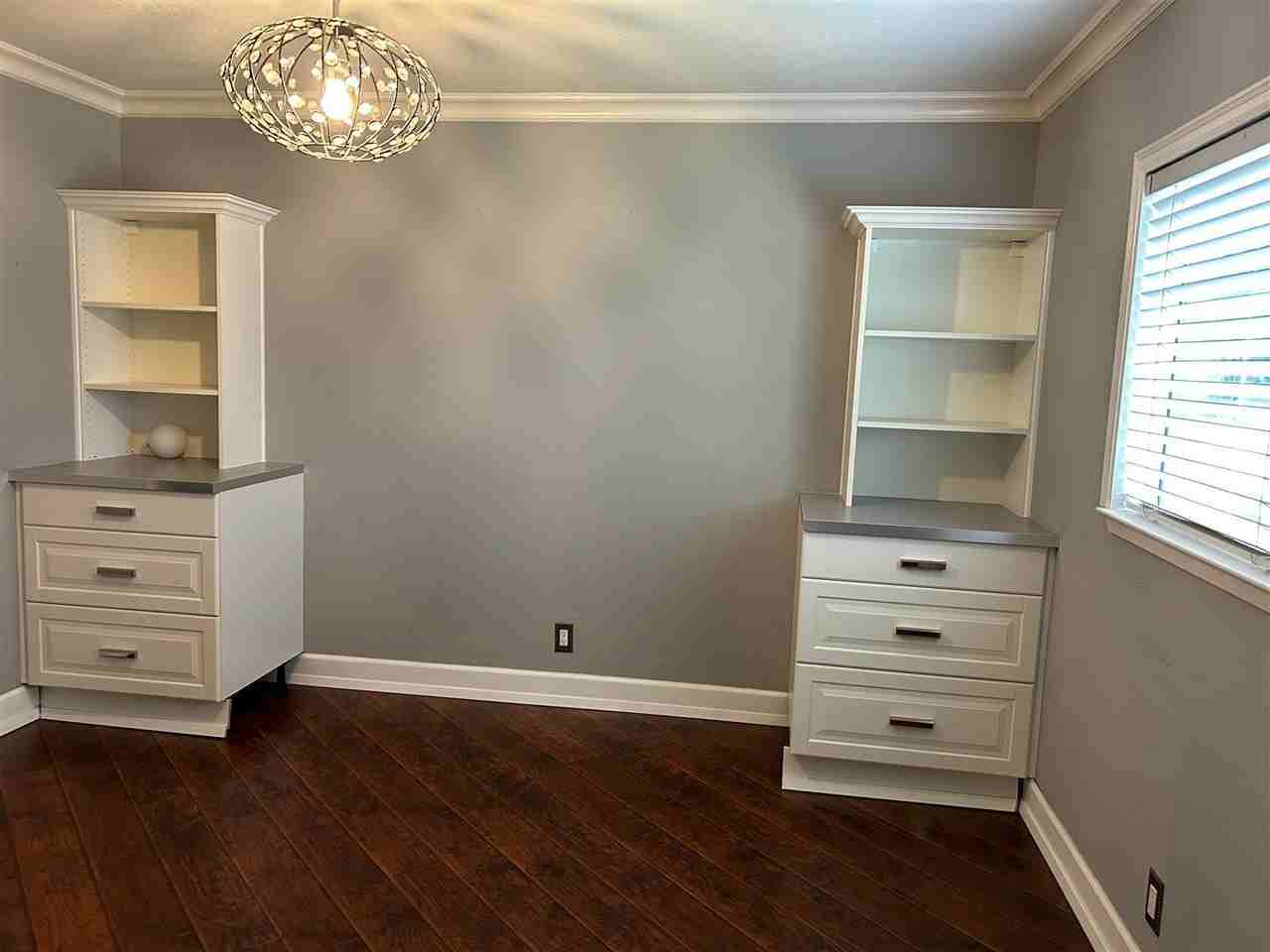 11861 Pine St - Photo 3 of 17