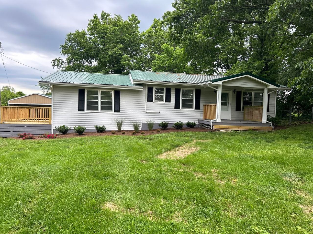 1380 Cummins Ferry Rd - Photo 3 of 18