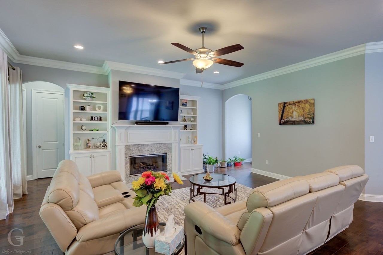 807 Saint Roch Ave - Photo 5 of 19