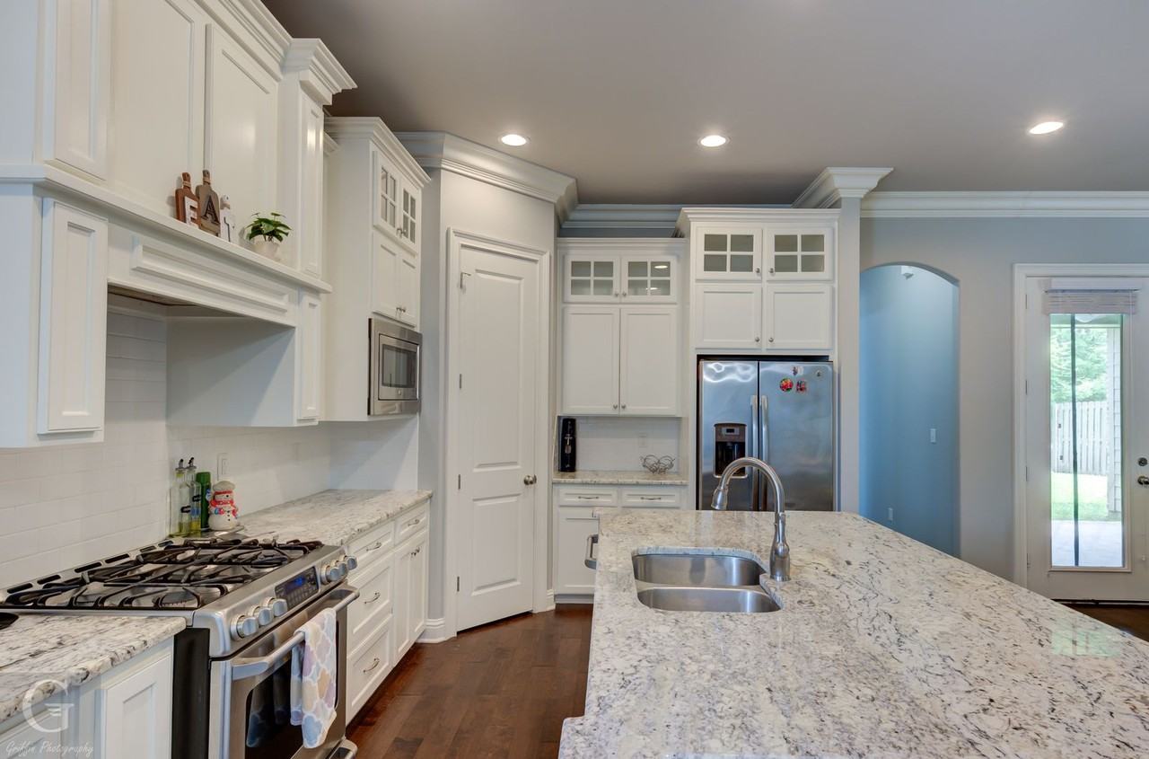 807 Saint Roch Ave - Photo 7 of 19
