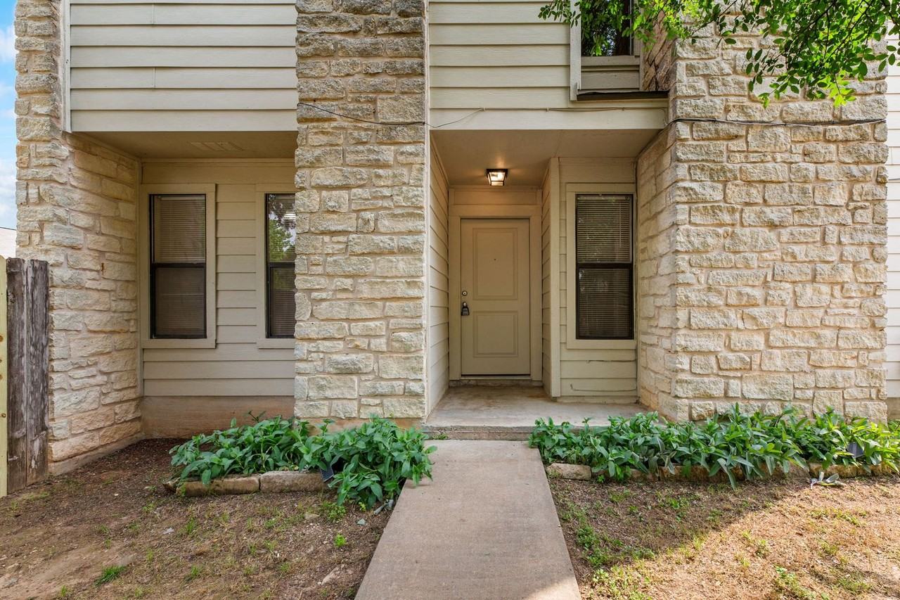 1754 Horseshoe Cir - Photo 2 of 29