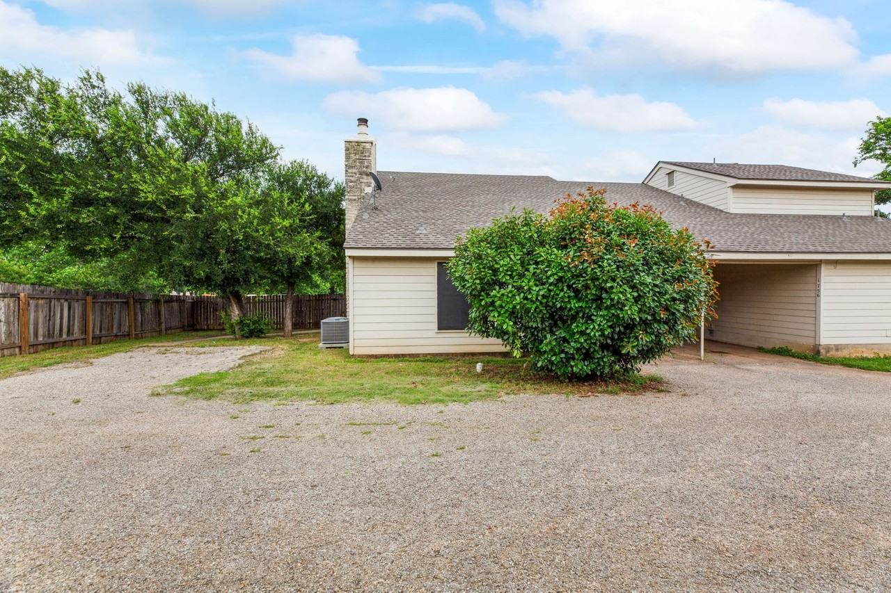 1754 Horseshoe Cir - Photo 3 of 29