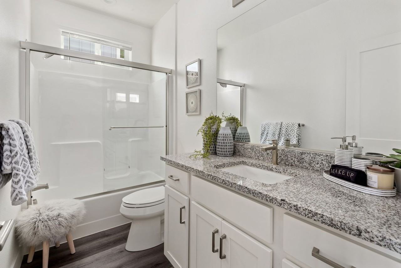 2077 Dennis Ln - Photo 5 of 8