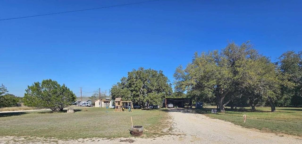 560 River Bluff Cir - Photo 2 of 12