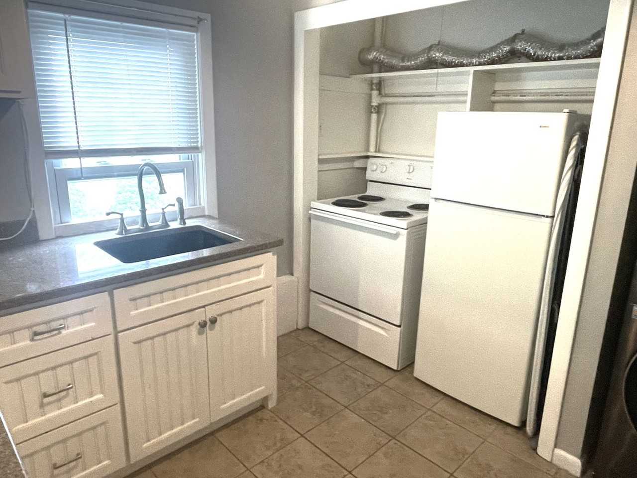 1 Summit St - Photo 2 of 10