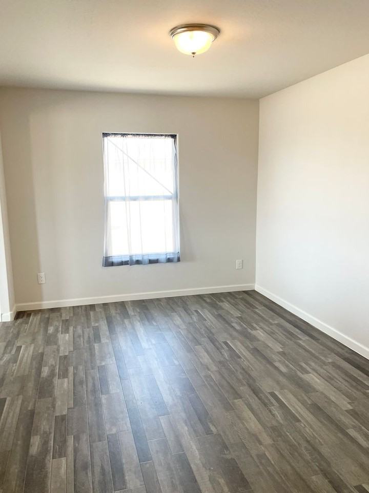 299 S Seneca Dr - Photo 3 of 26