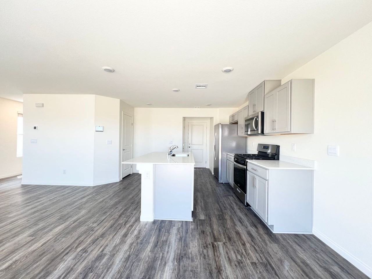 5716 Serene Rock St - Photo 5 of 29