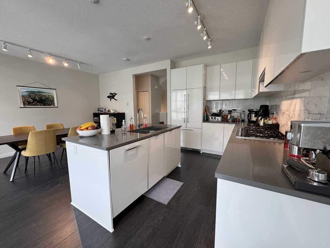 5510 Admiral Way - Photo 4 of 27