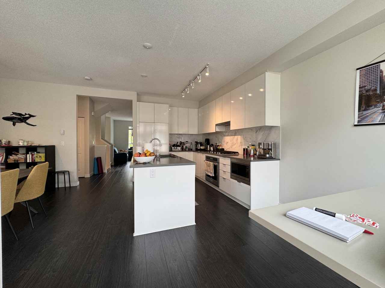 5510 Admiral Way - Photo 3 of 27