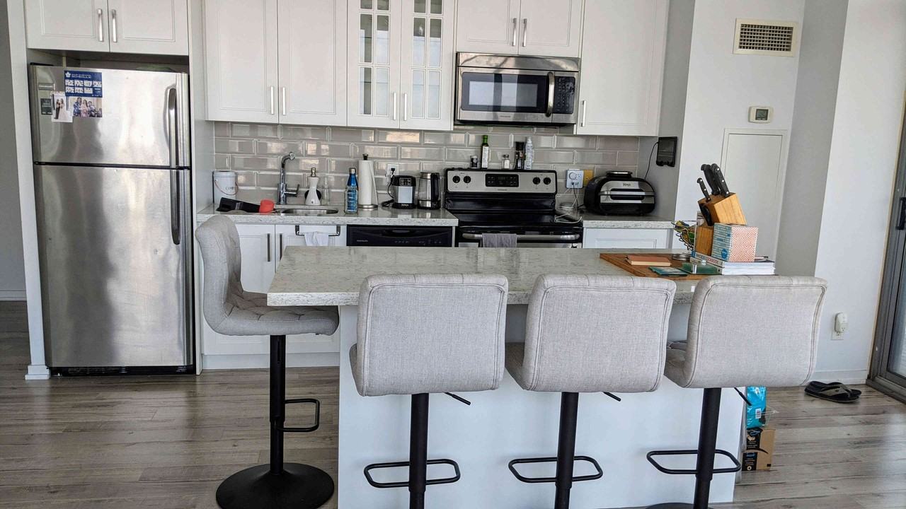 105 The Queensway #20th floor - Photo 3 of 12