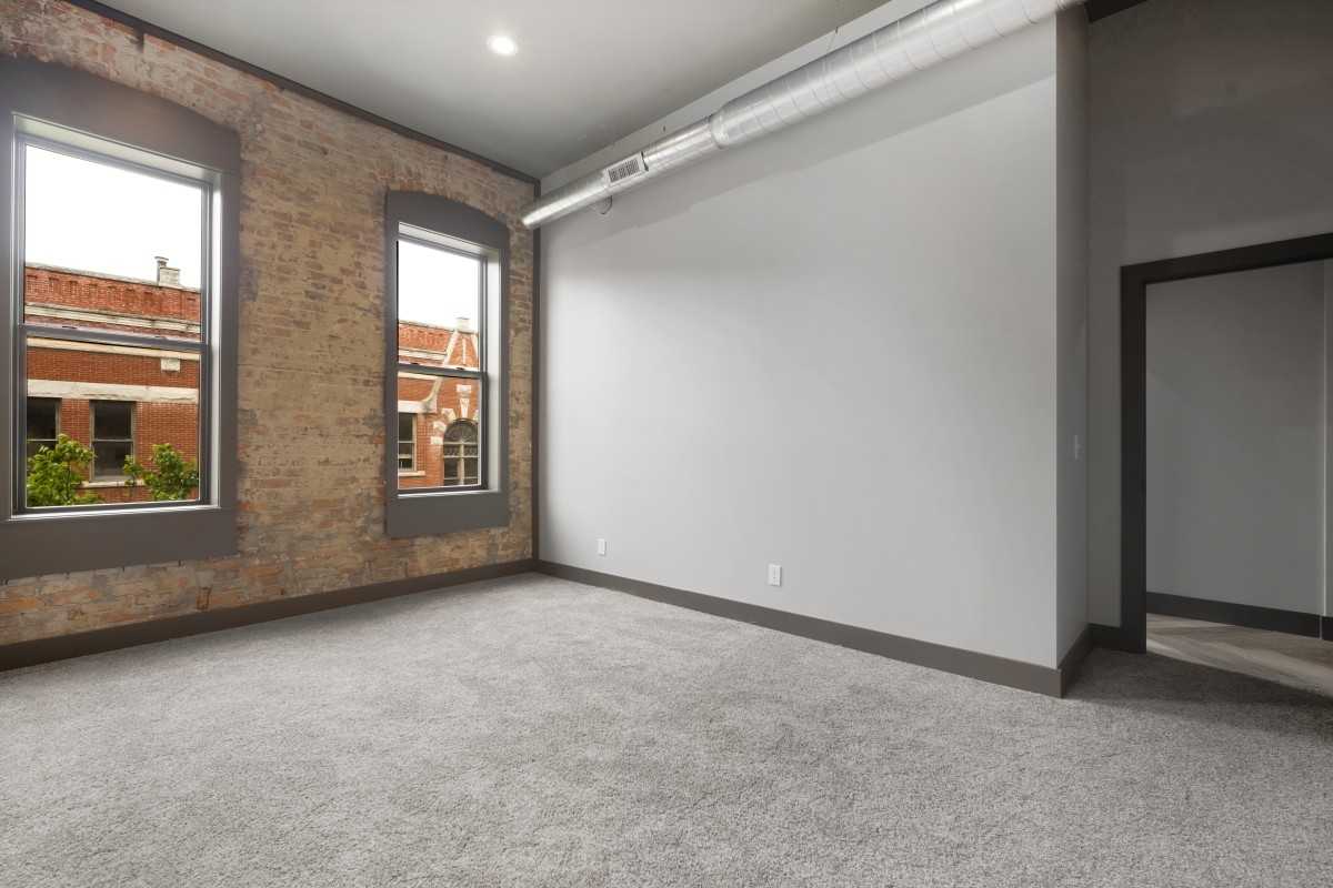 204 1/2 N Main St #1 - Photo 7 of 27