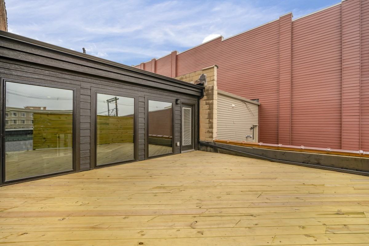 204 1/2 N Main St #1 - Photo 6 of 27