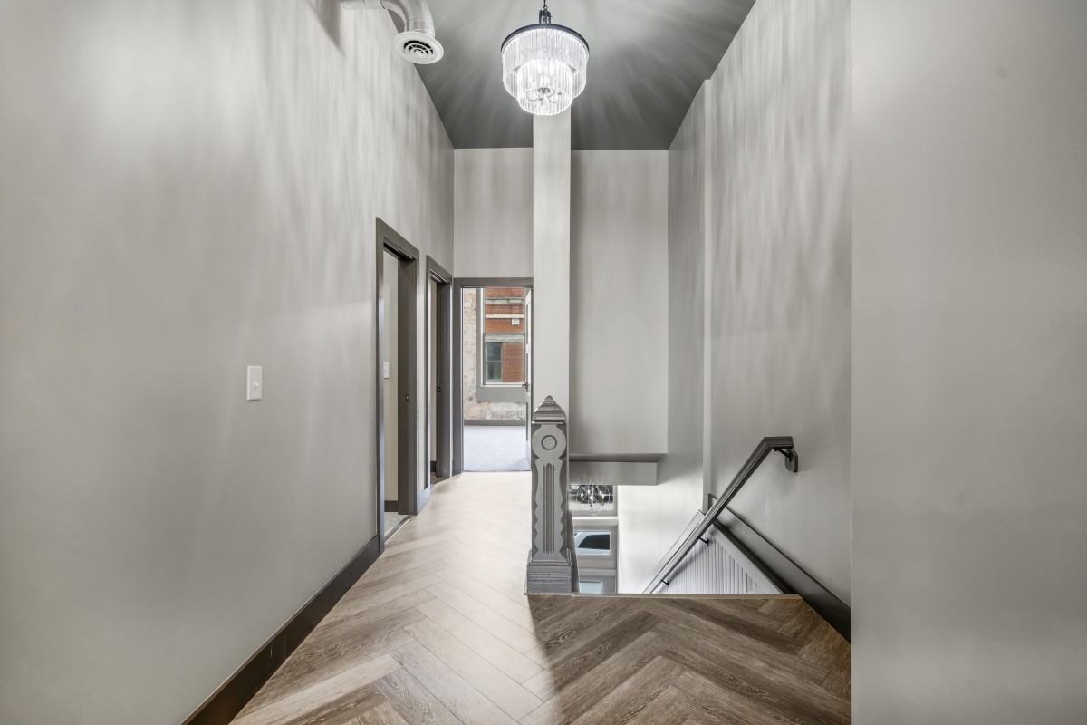 204 1/2 N Main St #1 - Photo 6 of 27