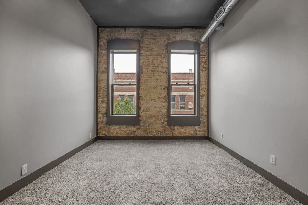 204 1/2 N Main St #1 - Photo 5 of 27