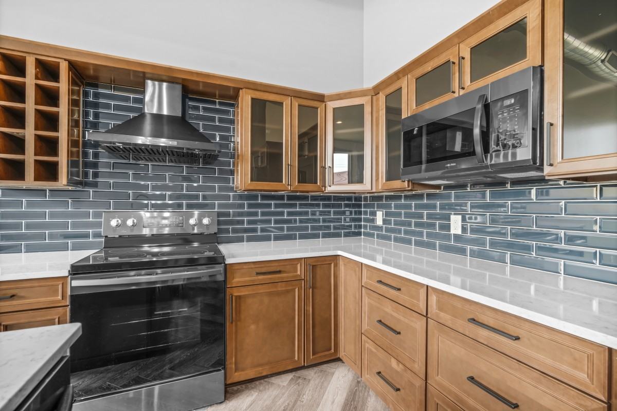 204 1/2 N Main St #1 - Photo 6 of 27