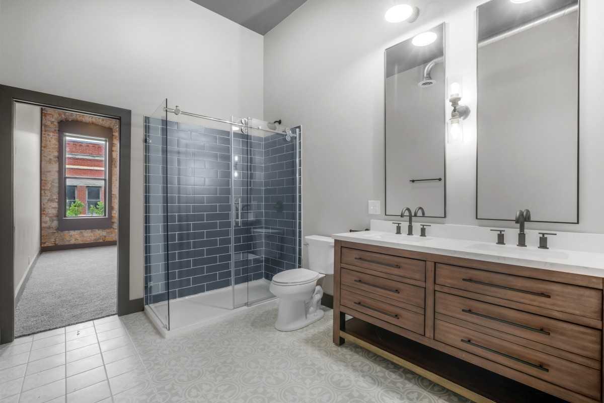 204 1/2 N Main St #1 - Photo 3 of 27