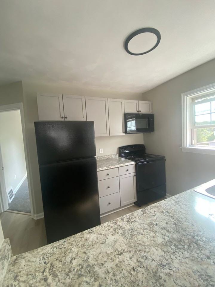 533 Station Street - Photo 3 of 15