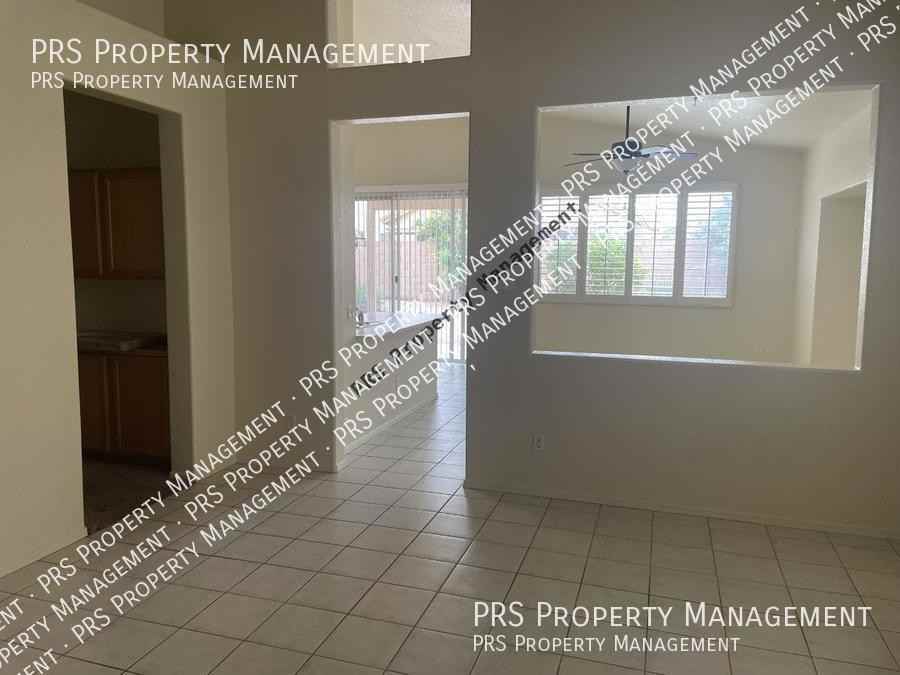 6704 W Harrison St - Photo 3 of 15