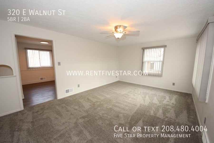 320 E Walnut St - Photo 2 of 12