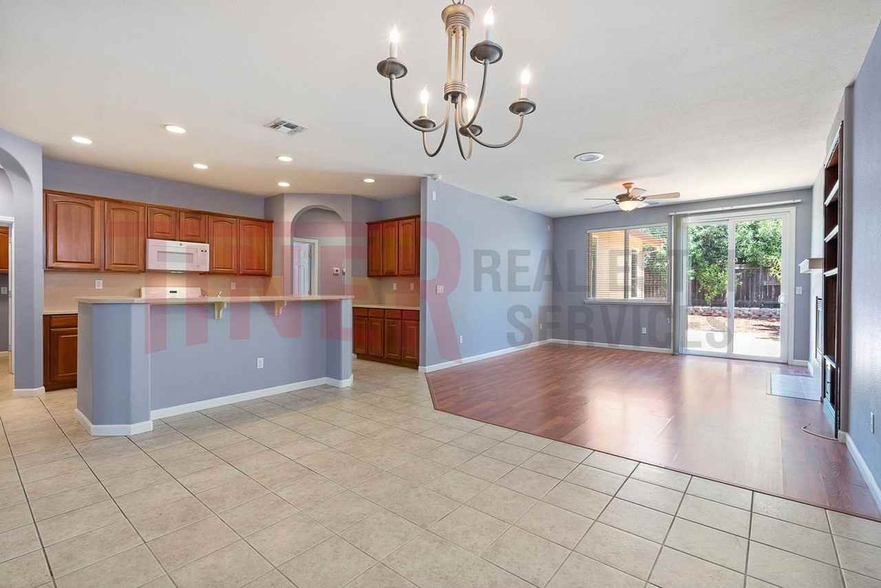 5044 Kokomo Dr - Photo 3 of 27