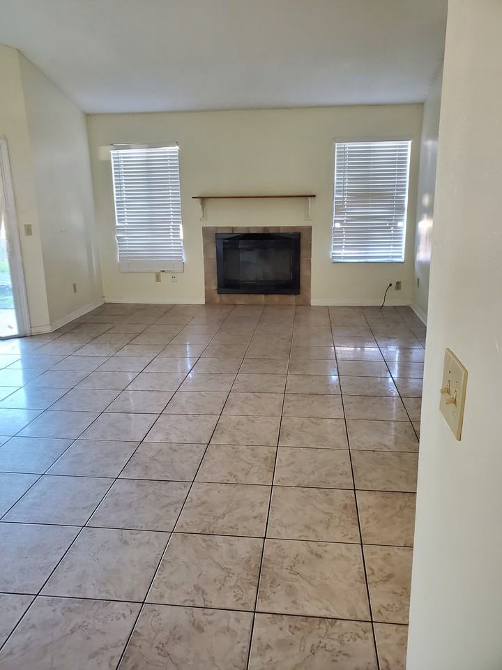 3021 Queens Gate Rd #NA - Photo 3 of 15