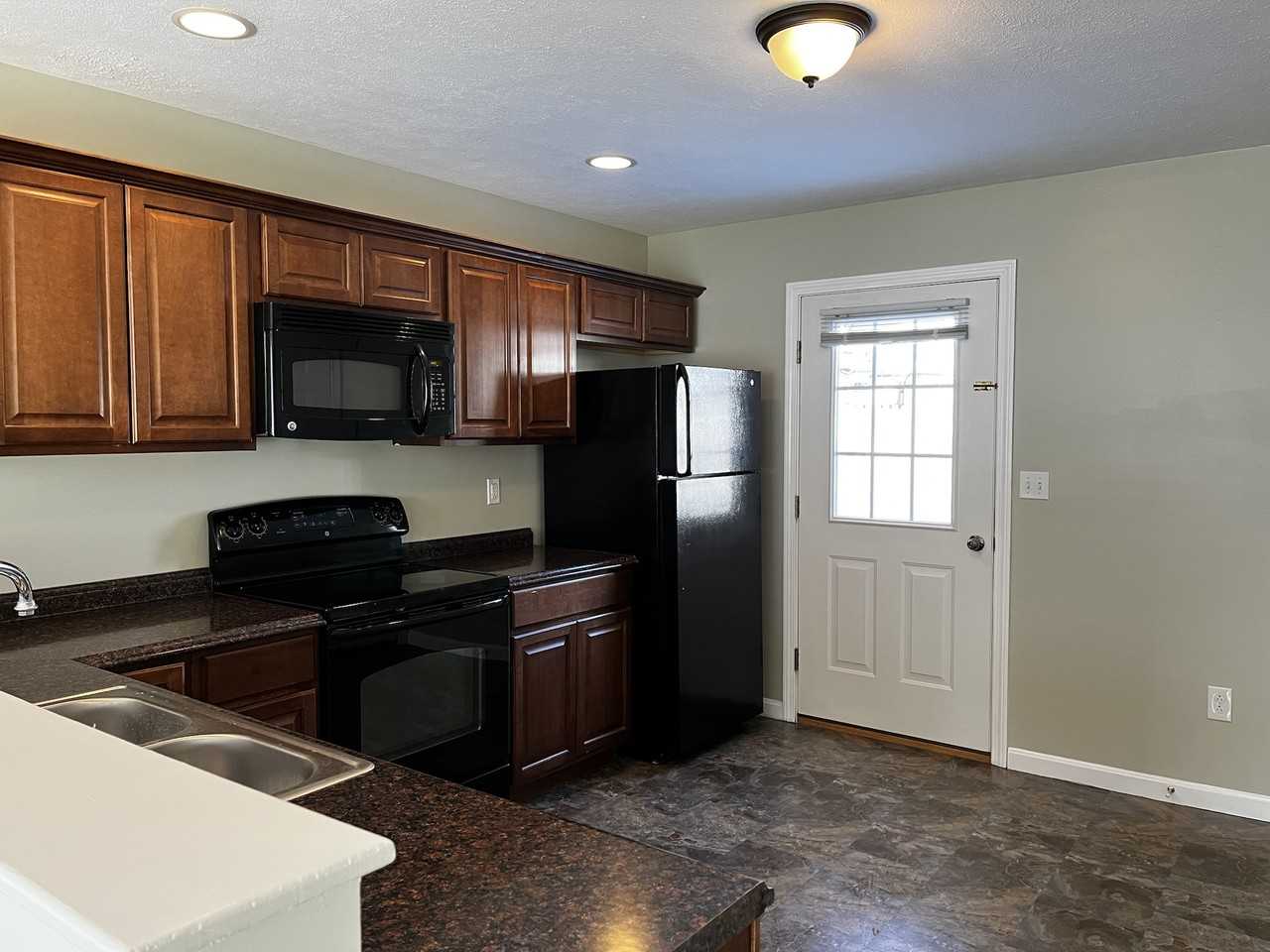 112 Elm St #A - Photo 6 of 17