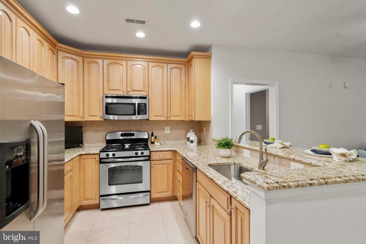 6208 Lydia Hollow Dr - Photo 7 of 29