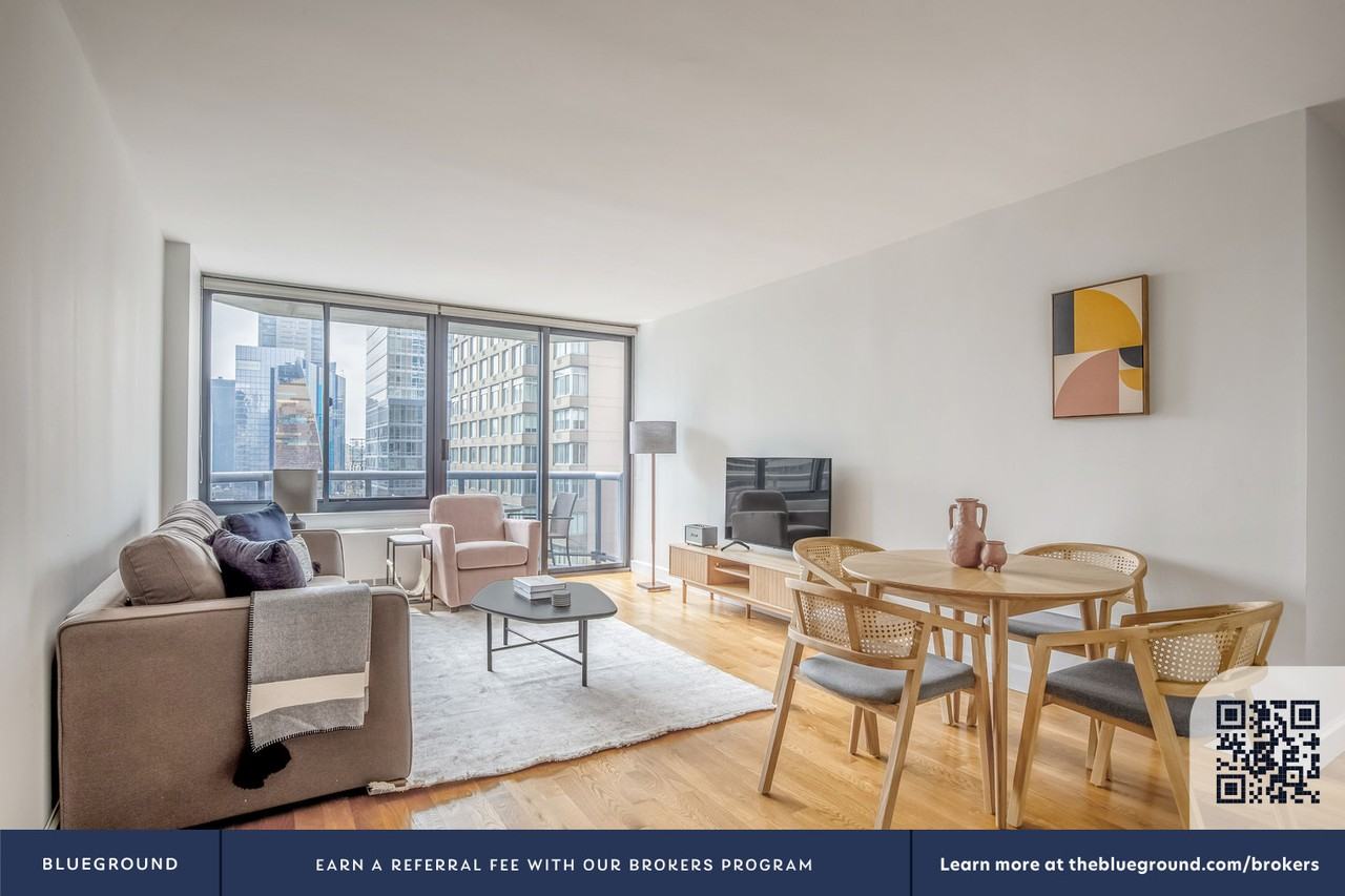 235 West 48th Street - Photo 4 of 32