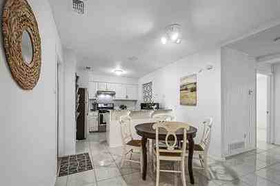 1009 High Point Rd - Photo 5 of 10