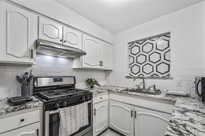 1009 High Point Rd - Photo 7 of 10