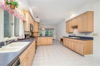 5737 Maylandia Road - Photo 6 of 10