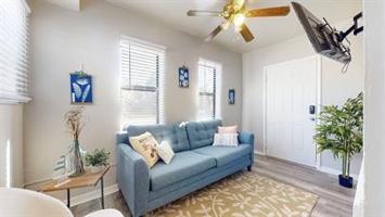 featured image of 1911 Quincy St S