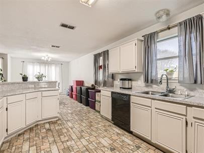 8128 Heritage Place Drive - Photo 5 of 33