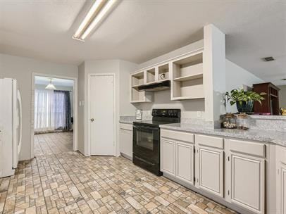 8128 Heritage Place Drive - Photo 6 of 33