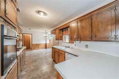 6121 Whitman Avenue - Photo 5 of 22