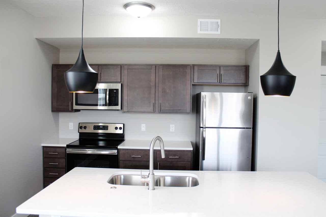 711 Legacy Drive - Photo 2 of 10