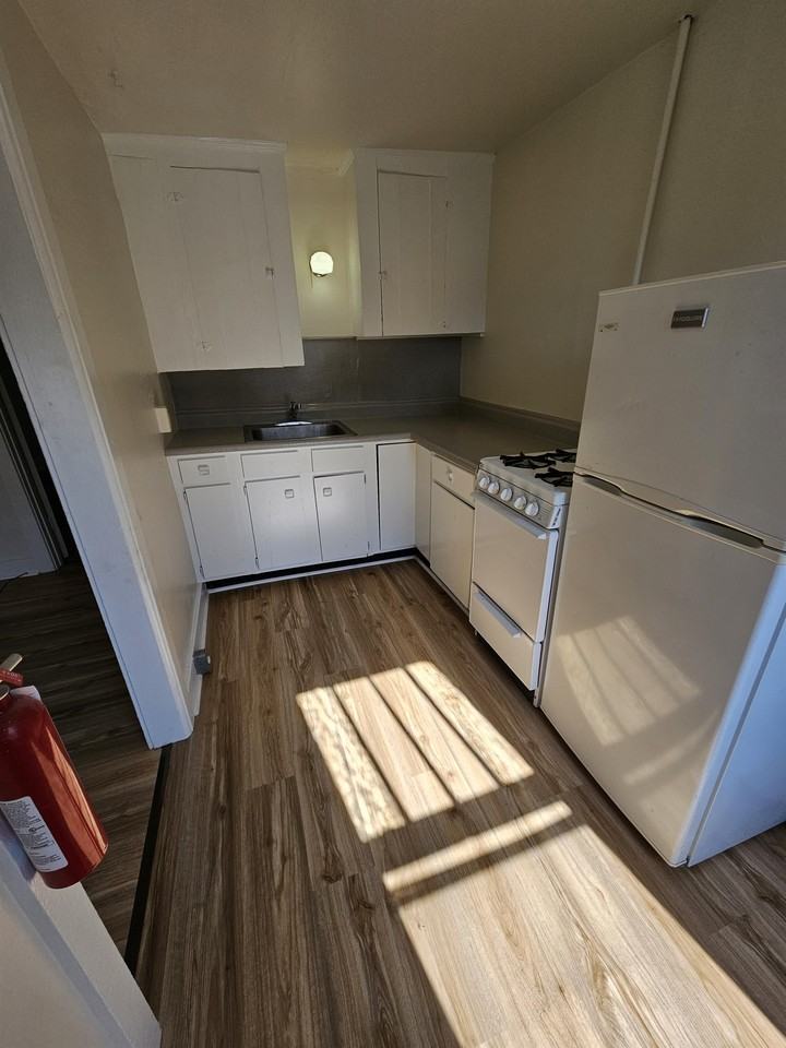 16-18 Loomis Street - Photo 2 of 8