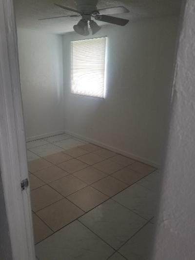 4728 TICE ST - Photo 2 of 31