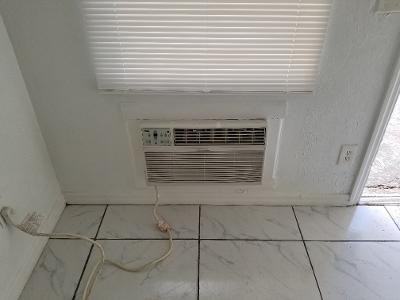 4728 TICE ST - Photo 3 of 31