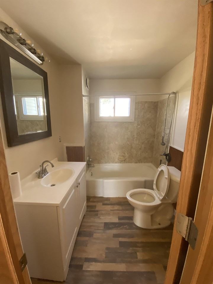408 Seymour Ave Lowr - Photo 2 of 8