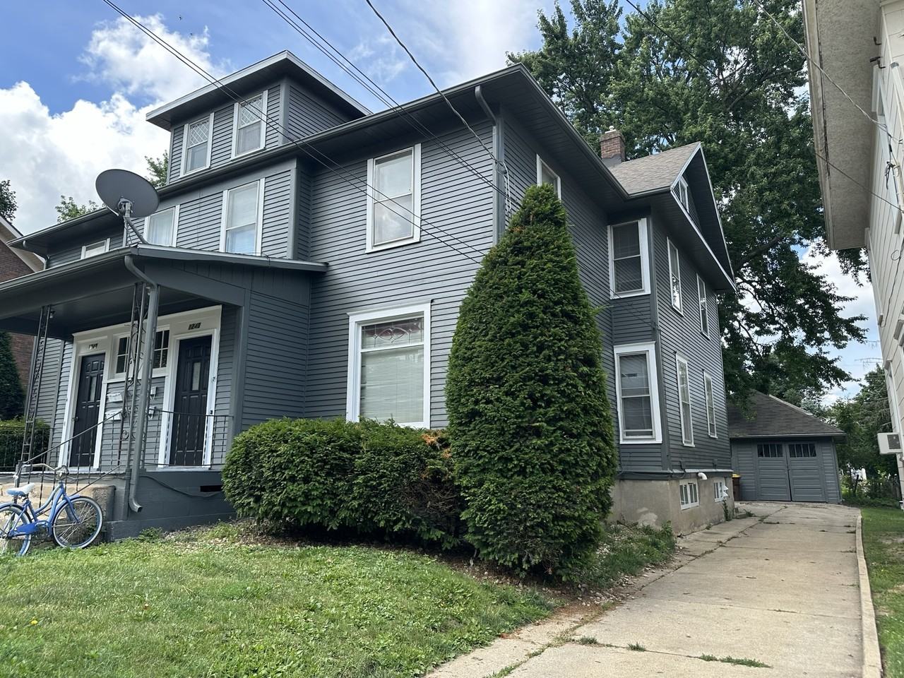 1240 Maple - Photo 2 of 3