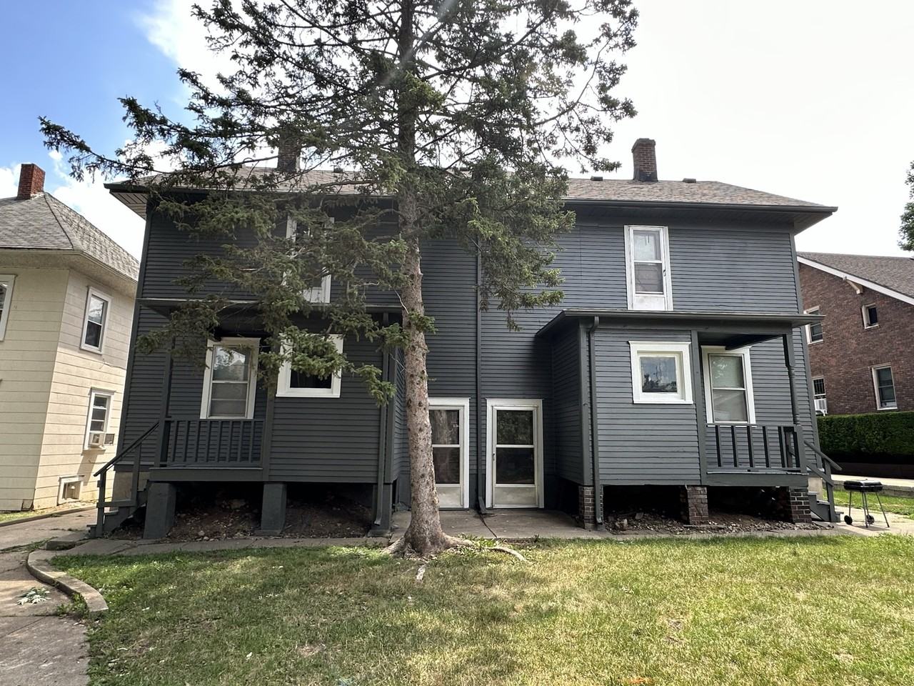 1240 Maple - Photo 3 of 3